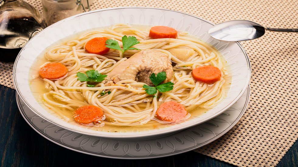 En este momento estás viendo Sopa de Pollo con Fideos