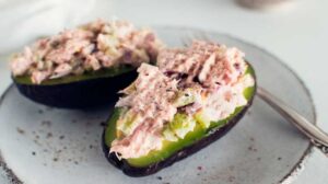 Lee más sobre el artículo Aguacates Rellenos con Atún