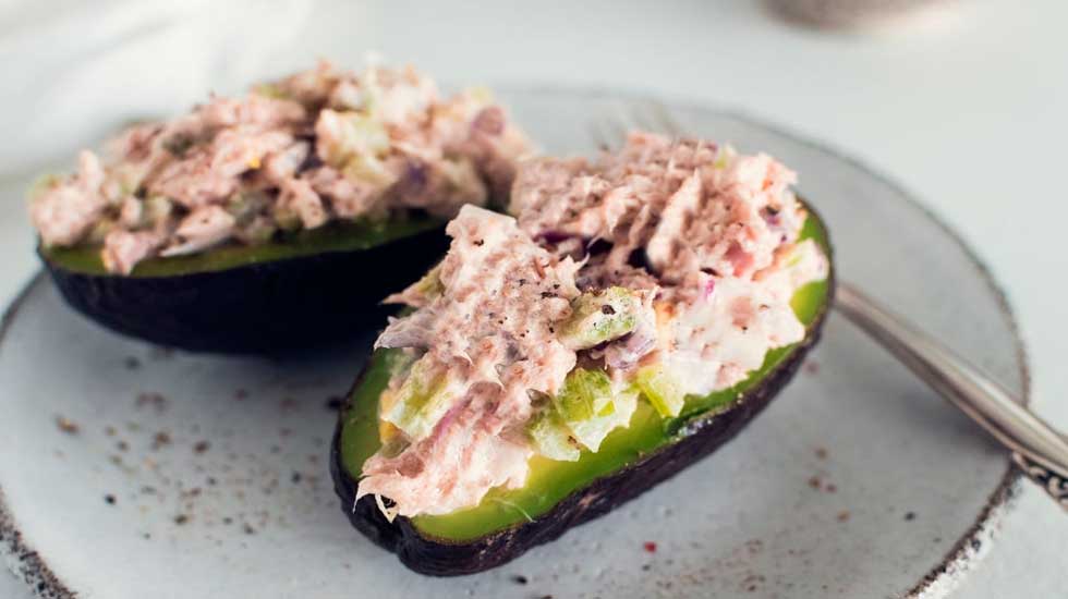 En este momento estás viendo Aguacates Rellenos con Atún
