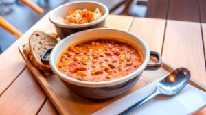 Lee más sobre el artículo Frijoles con Pezuña de Cerdo